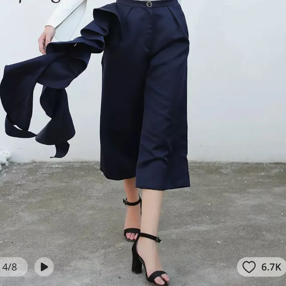 Ruffle pants SOLD MERC - Picture 3 of 6